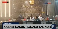Kejari Serahkan Surat...