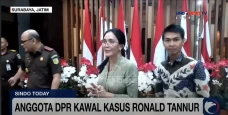 Anggota DPR Rieke Diah...