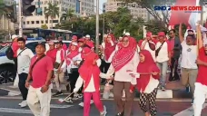 Warga Antusias Saksikan...