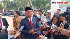 Tiba di Istana, Rosan...