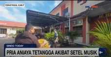 Pria di Kota Tebing...