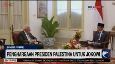 Jokowi Terima Penghargaan...