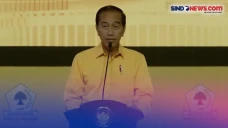 Presiden Jokowi Kenakan...