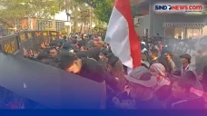 Mahasiswa Dihalau Polisi...