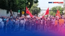 Ratusan Mahasiswa Bergerak...