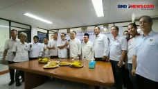 Kompak Kenakan Kemeja...