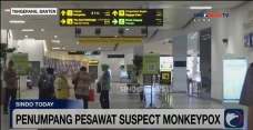 Dua Penumpang Pesawat...