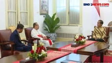 Jokowi Sambut Hangat...