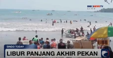 Libur Akhir Pekan, Pantai...