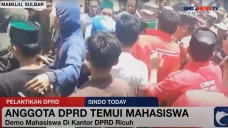 Demo Mahasiswa di DPRD...
