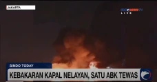 Kebakaran Kapal di Pelabuhan...