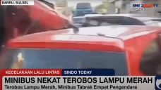 Terobos Lampu Merah,...