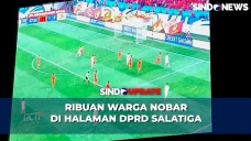 Ribuan Warga Nobar di...