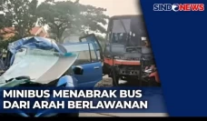 Minibus Rombongan Umroh...
