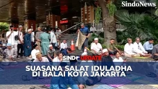 Ribuan Jemaah Salat...