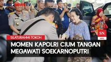 Momen Kapolri Cium Tangan...