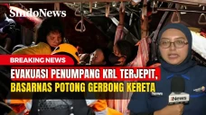 Evakuasi Penumpang KRL...