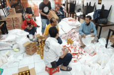 Tak Mudik di Tengah...