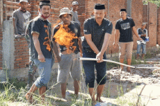 Gali Sumur, Warga di...