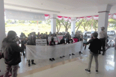 Masyarakat Sinjai Minta...