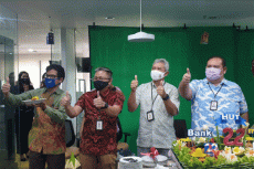 Rayakan HUT ke-22, Bank...