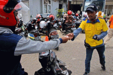 Jelang Lebaran, Personel...