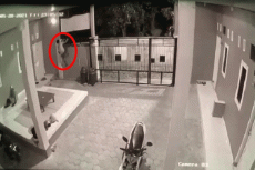 Polisi Kantongi Identitas...