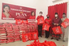 PDI P Bagikan Beras...