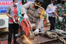Ribuan Botol Miras dan...