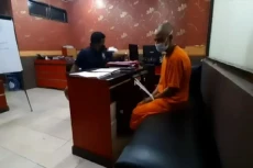 Cemburu Baca Pesan Mesra,...