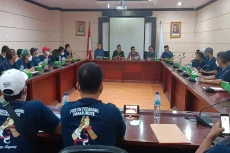 Pedagang Pasar Induk...
