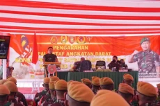 Tinjau Perbatasan RI-Malaysia,...
