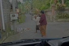 Astaga! 2 Nenek di Gianyar...
