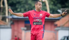 Madura United vs PSM...
