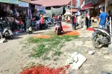 Protes Relokasi Tempat...