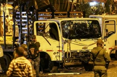 Truk Polisi Diserang...