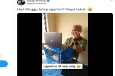 Gaya Ganjar Ngantor...