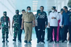 Tinjau Bandara Internasional...