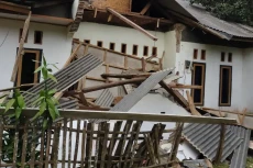 Gempa Banten Rusak 94...