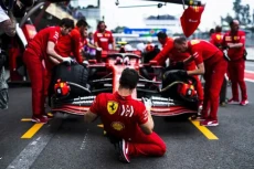 Ferrari Bajak Teknisi...
