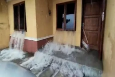 Tembok PT Timah Jebol,...
