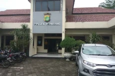 Nyari Uang Buat Bayar...