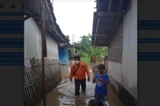 Banjir Terjang Karawang,...