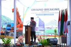 Hadiri Ground Breaking...