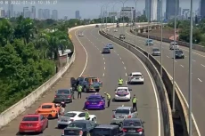 Bikit Macet, Konvoi...