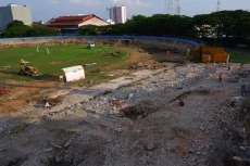 Proyek Pembangunan Stadion...