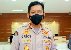 Penyidik Polda Jatim...