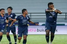 Hasil Arema vs Persipura:...