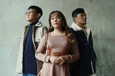 Selangkah Menjauh, Cassandra...