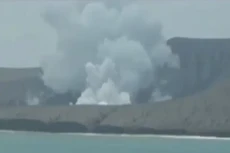 Gunung Anak Krakatau...